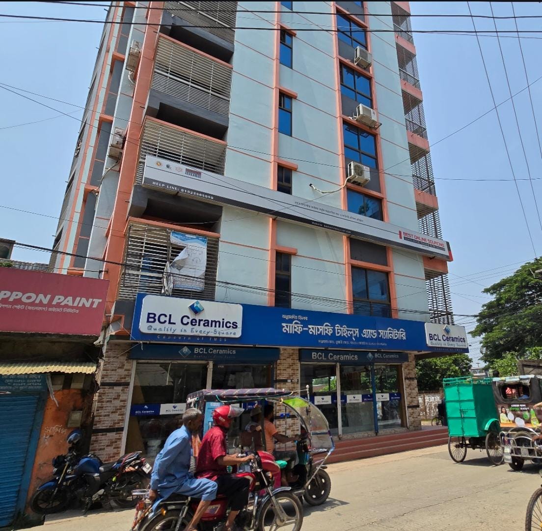 বগুড়ায় সাইবারটেক সান্তাহার রোড ক্যাম্পাসের সম্মুখভাগ